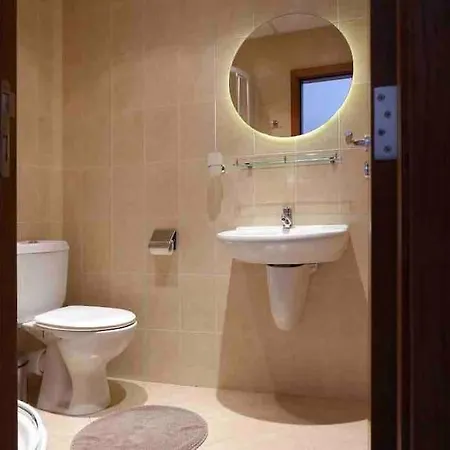 Host2u Art Ap - Fireplace - Free Parking - 5min Gondola 아파트
